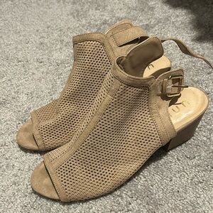 Nude Wedges